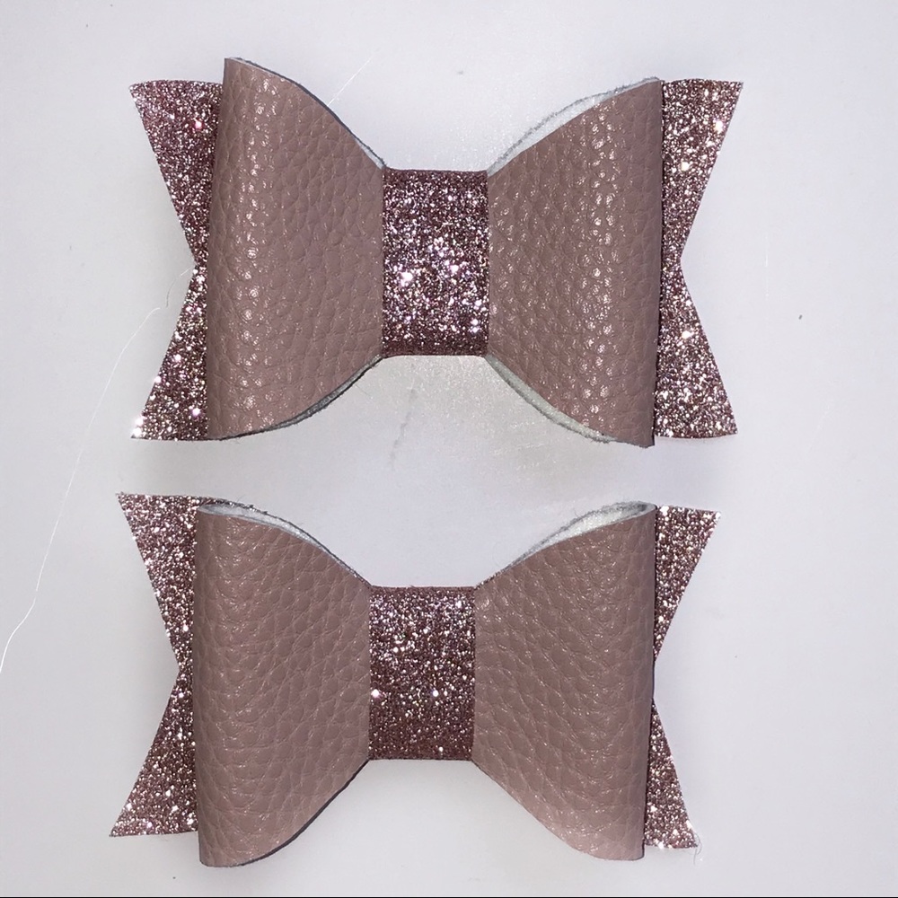 Champagne Rose Fish Tail Bow Set